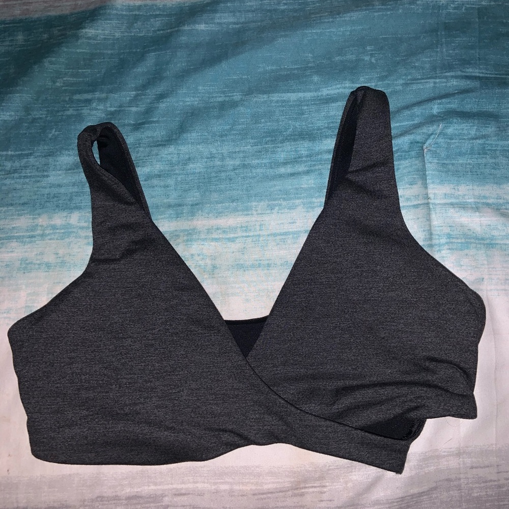 NWOT sports bra (hollister)